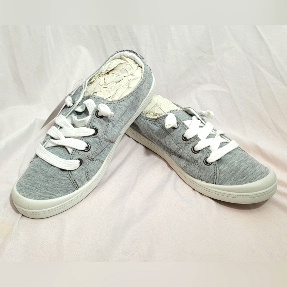 Beneker Gray Sneakers w/ Striped Heel, Size 7, NWT
